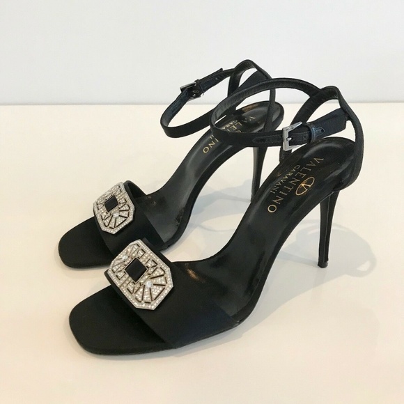 VALENTINO GARAVANI BLACK SATIN CRYSTAL ART DECO SANDALS SIZE IT 38 / US 8 - Picture 8 of 16